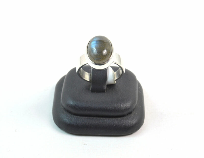 Anello in Labradorite liscio ovale e Argento 925