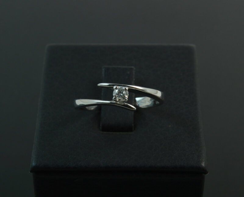 Anello in Oro Bianco 18 Kt e Diamante da 0,05 punti - immagine 2
