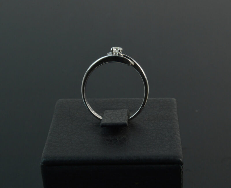 Anello in Oro Bianco 18 Kt e Diamante da 0,05 punti - immagine 3