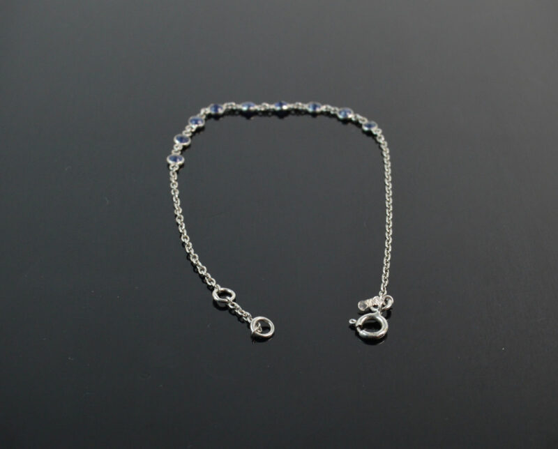 Bracciale a maglia morbida in Zaffiri e Argento 925 - immagine 2