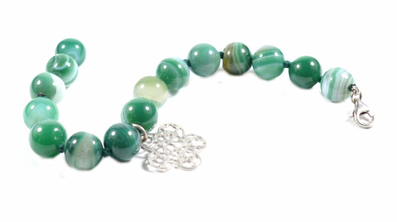 Bracciale in Agata Verde con Charms e Chiusura in Argento 925 - immagine 3