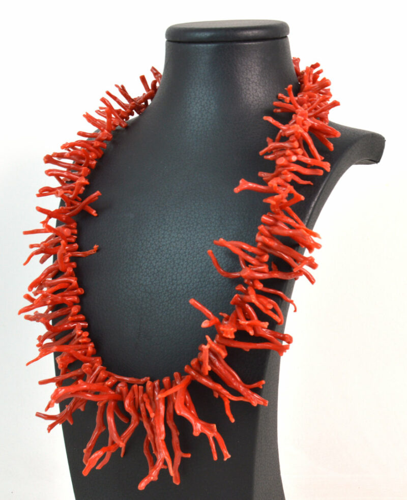 Collana con Rametti a scalare in Corallo Rosso Sardo e Argento 925 - immagine 2