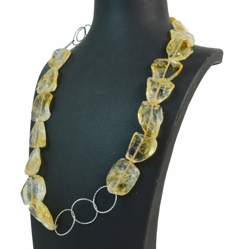 Collana in Quarzo Citrino con inserti geometrici e chiusura in Argento 925 - immagine 2