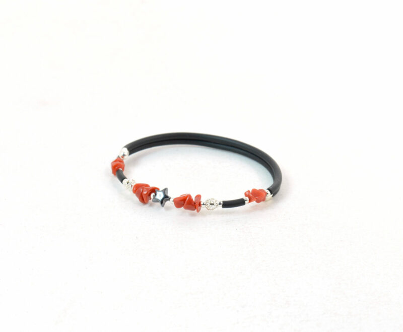 Bracciale a molla in Caucciù con Corallo, Ematite e Argento 925 - immagine 3
