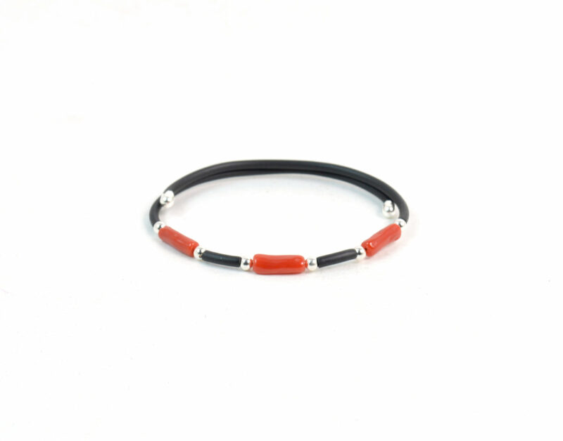 Bracciale a molla in Caucciù con Corallo e Argento 925