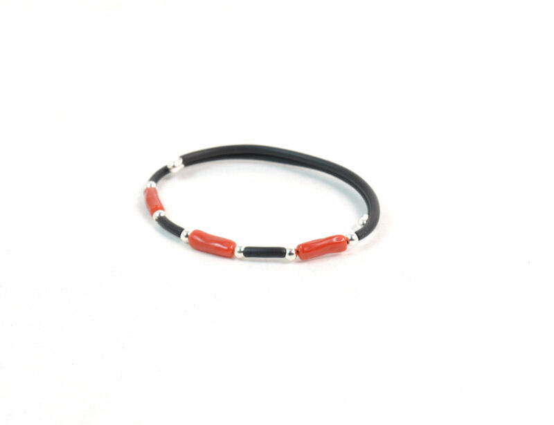 Bracciale a molla in Caucciù con Corallo e Argento 925 - immagine 2