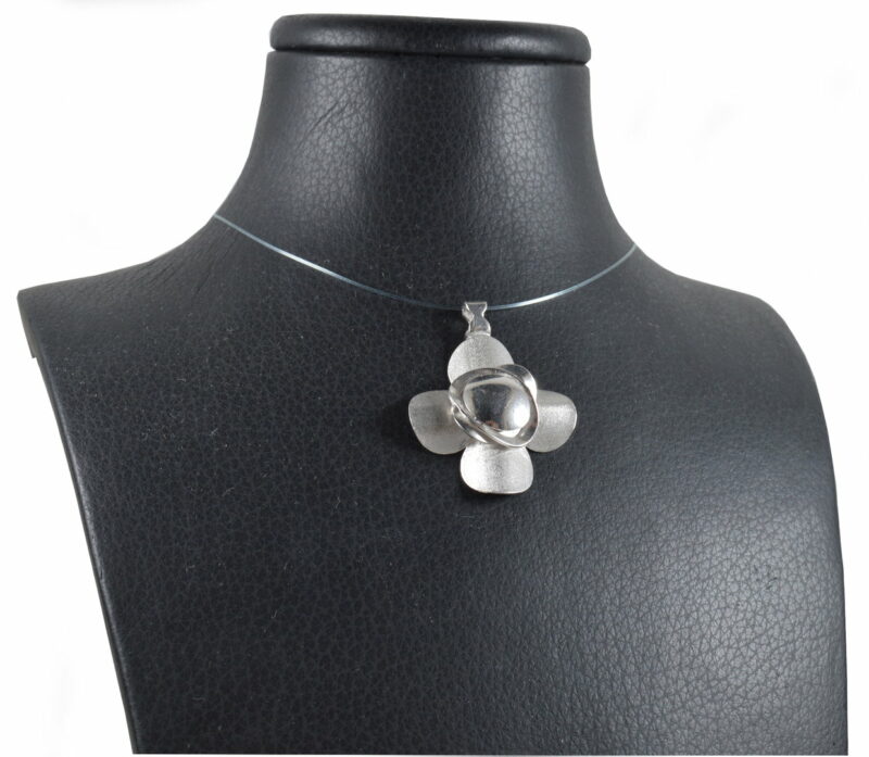 Ciondolo a forma di Fiore in Argento 925 satinato e liscia