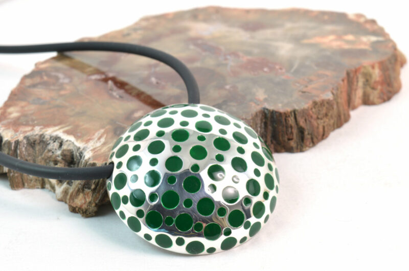 Ciondolo Pois e Argento 925 e Smalto Verde e Collana in Caucciù - immagine 6