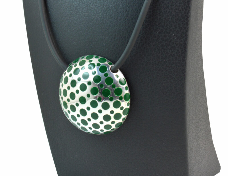 Ciondolo Pois e Argento 925 e Smalto Verde e Collana in Caucciù - immagine 2