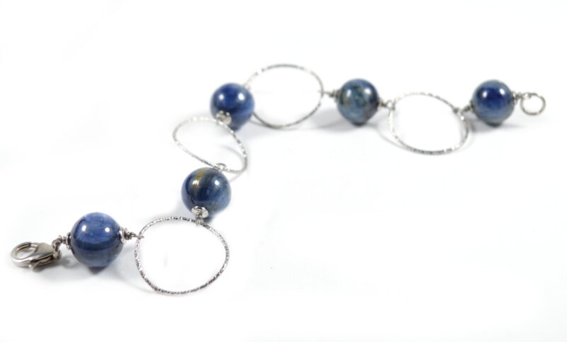 Bracciale in Cianite con Inserzioni Geometriche e Chiusura in Argento 925 - immagine 3